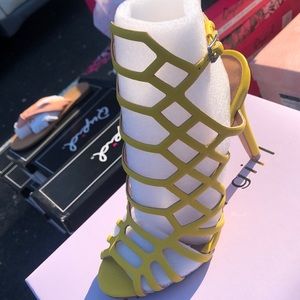 Women caged sandals yellow